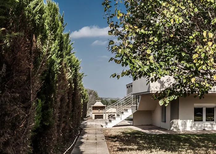 Μodern Apartment With Big Garden